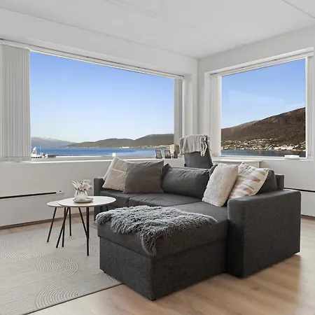 Center - Sea View, Modern, Cozy With Parking. * Tromso