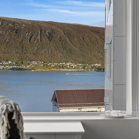 Center - Sea View, Modern, Cozy With Parking. Tromso